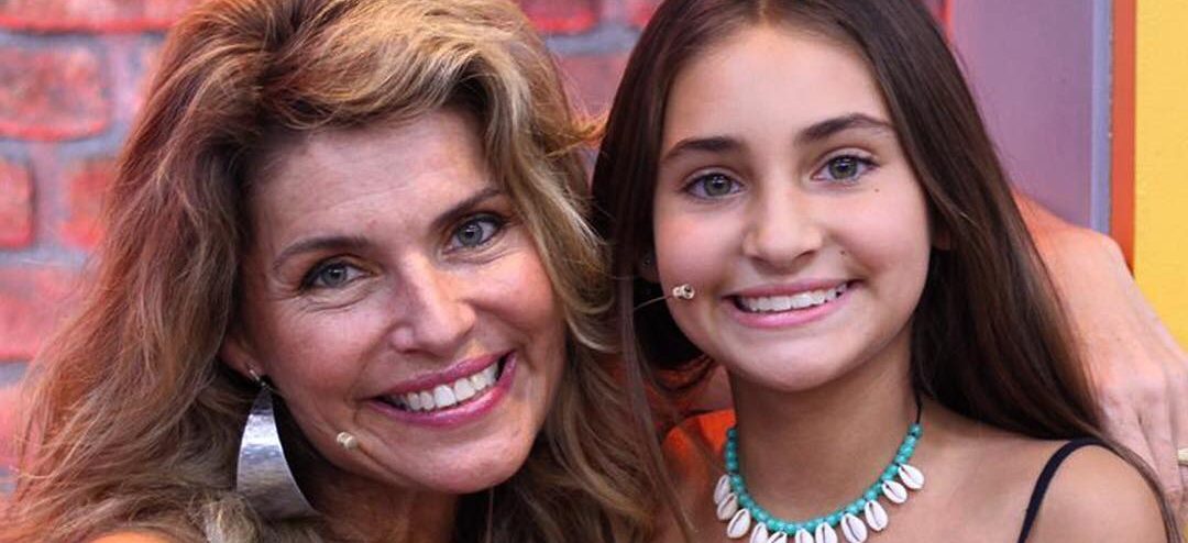 Andrea Molina regresó a la televisión acompañada de su hija menor, Laura