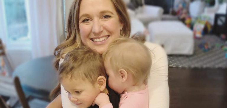 ¡Para no creer! Madre descubrió que sus dos hijos adoptados eran hermanos biológicos