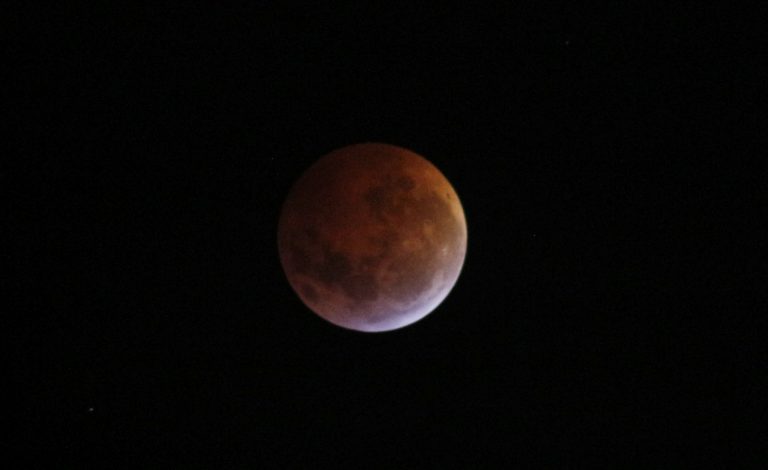 Revisa las impresionantes postales que dejó la SúperLuna de sangre