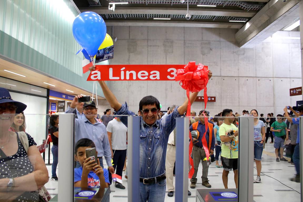 Metro de Santiago fue felicitado por sus símiles del mundo tras inauguración de Línea 3