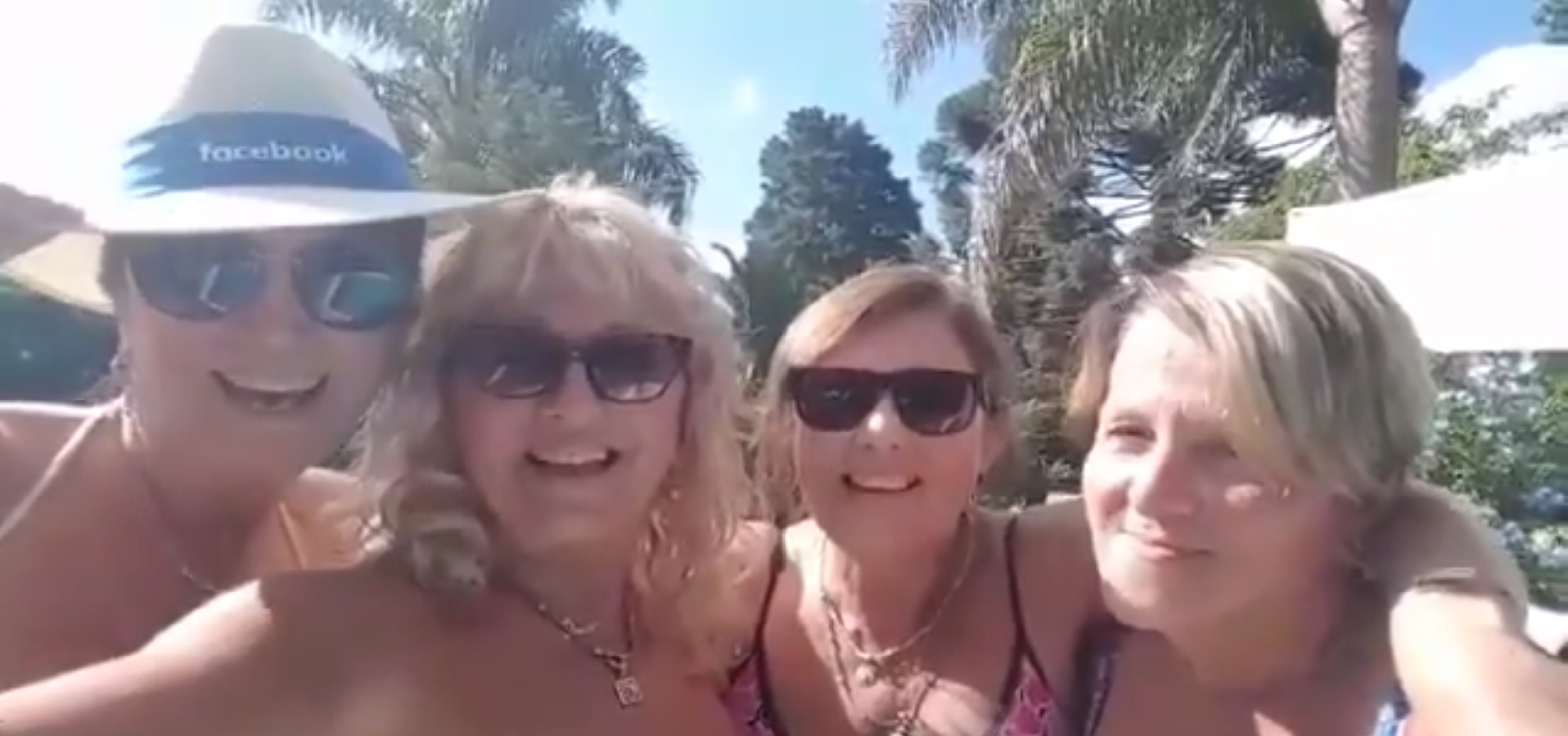 Abuela y sus amigas se vuelven virales tras intentar sacarse una selfie