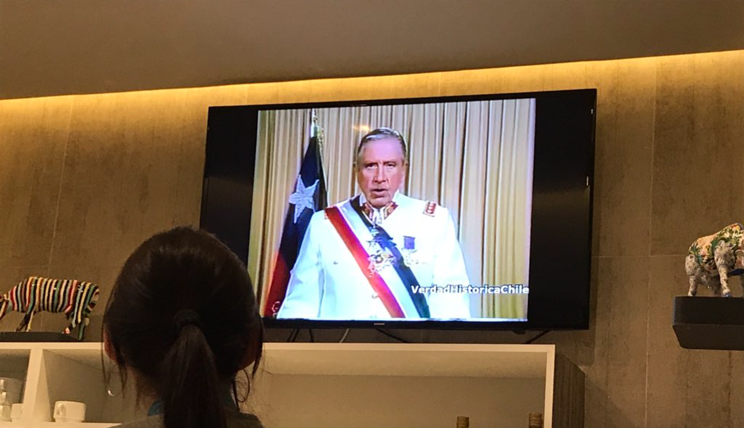 Salones VIP explicó por qué tenían puesto discurso de Pinochet y usuario responde con vídeo aclaratorio