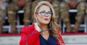 Cathy Barriga rompe en llanto tras ingresar a supermercado saqueado