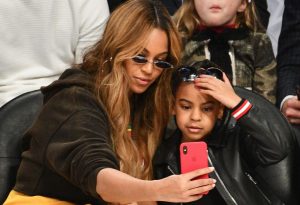 ¡Iguales! Beyoncé comparte foto con su hija y el parecido es impresionante