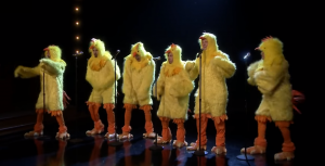 Los Backstreet Boys celebran su nuevo disco cantando como "pollos"