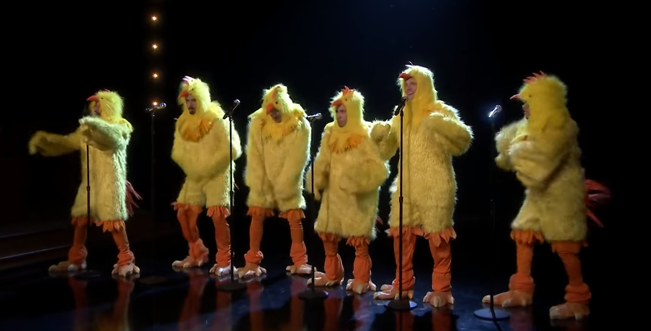 Los Backstreet Boys celebran su nuevo disco cantando como "pollos"