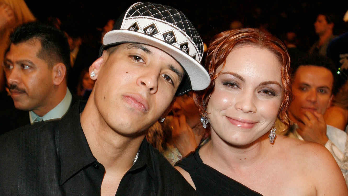 Daddy Yankee recibe ola de críticas en foto junto a su esposa