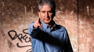 Emilio Sutherland protagoniza spot en contra de la basura en las playas