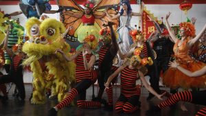 Este jueves comienza "Santiago a Mil" con carnaval callejero