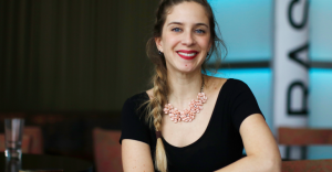 Alison Mandel se luce en bikini durante sus vacaciones