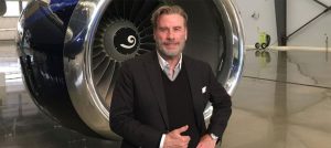 ¿John Travolta está usando peluca?