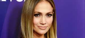 Jennifer López impacta con su belleza tras publicar foto sin filtros ni maquillaje