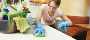 Evita una intoxicación: las mezclas de productos que nunca debes hacer para limpiar