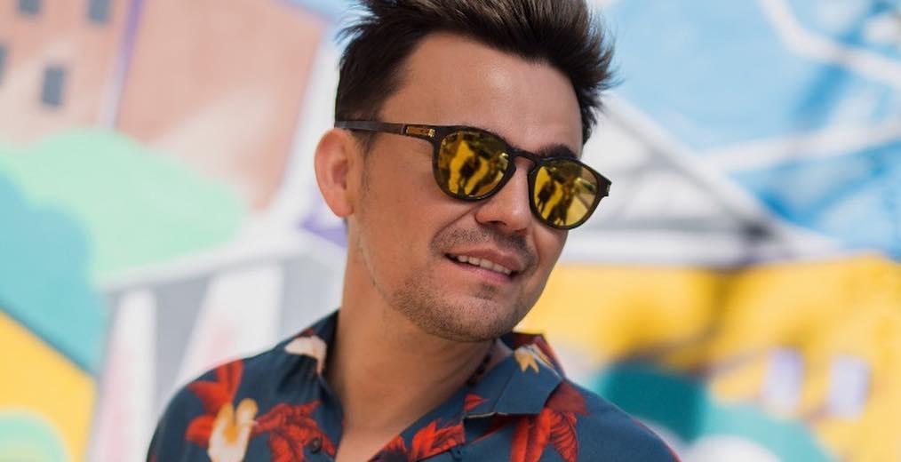 Mario Guerrero impacta en redes al posar desnudo recibiendo el 2019