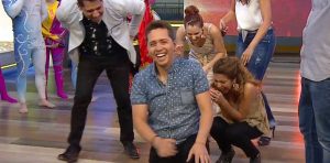 ¡Para la risa! Karol Lucero falla al tratar de imitar a acróbatas chinos en "Mucho gusto"