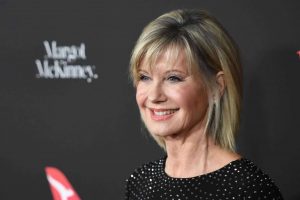 Olivia Newton John sube vídeo a redes sociales desmintiendo rumores de "inminente muerte"