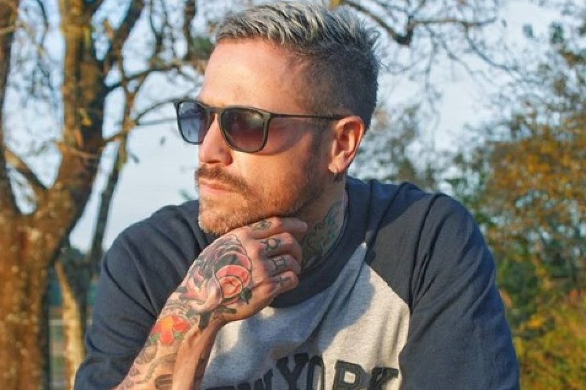 Así respondió Pascual Fernández a seguidora que lo mandó a hacer terapia