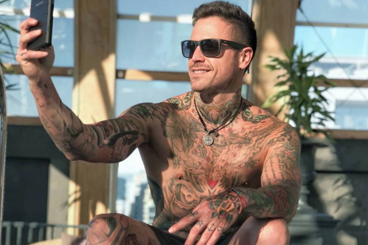 Pascual Fernández sorprende con fotos totalmente desnudo