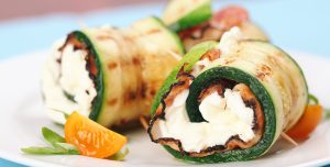 ¡Prueba estos rollitos de zapallo italiano rellenos de espinaca y queso de cabra!