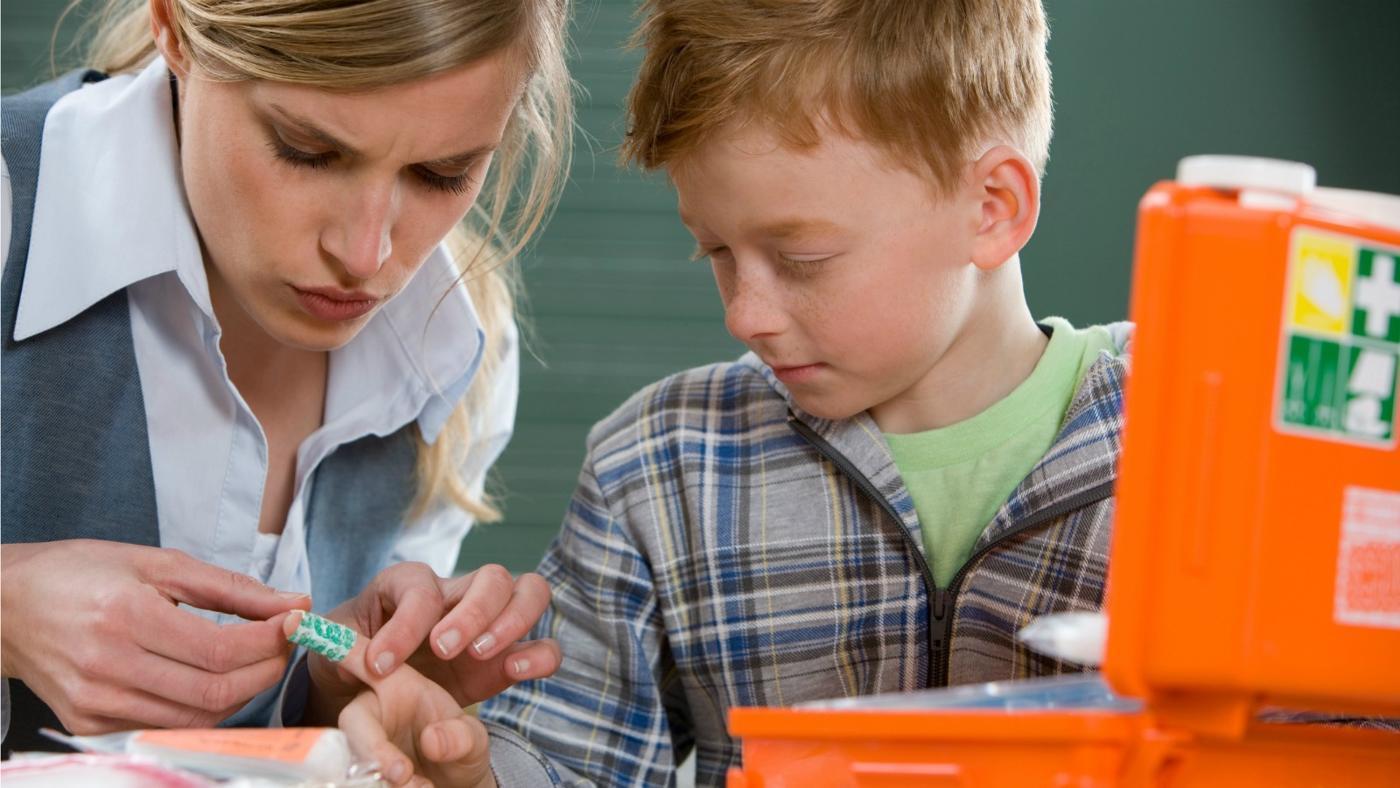 Elementos que no pueden faltar en tu botiquín durante este verano