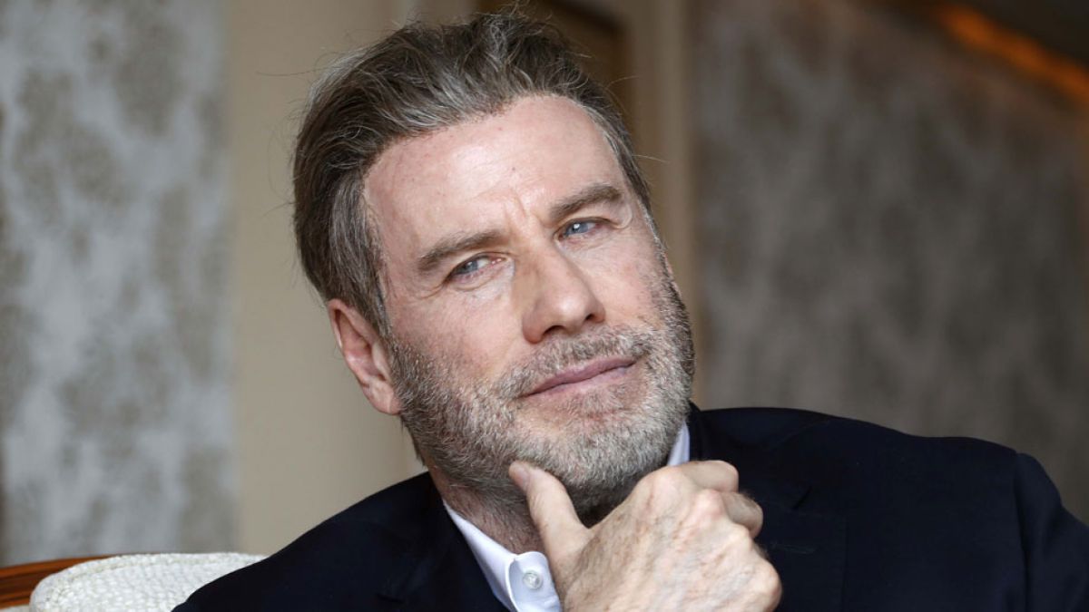 John Travolta asume su calvicie y publica su primera foto sin peluca