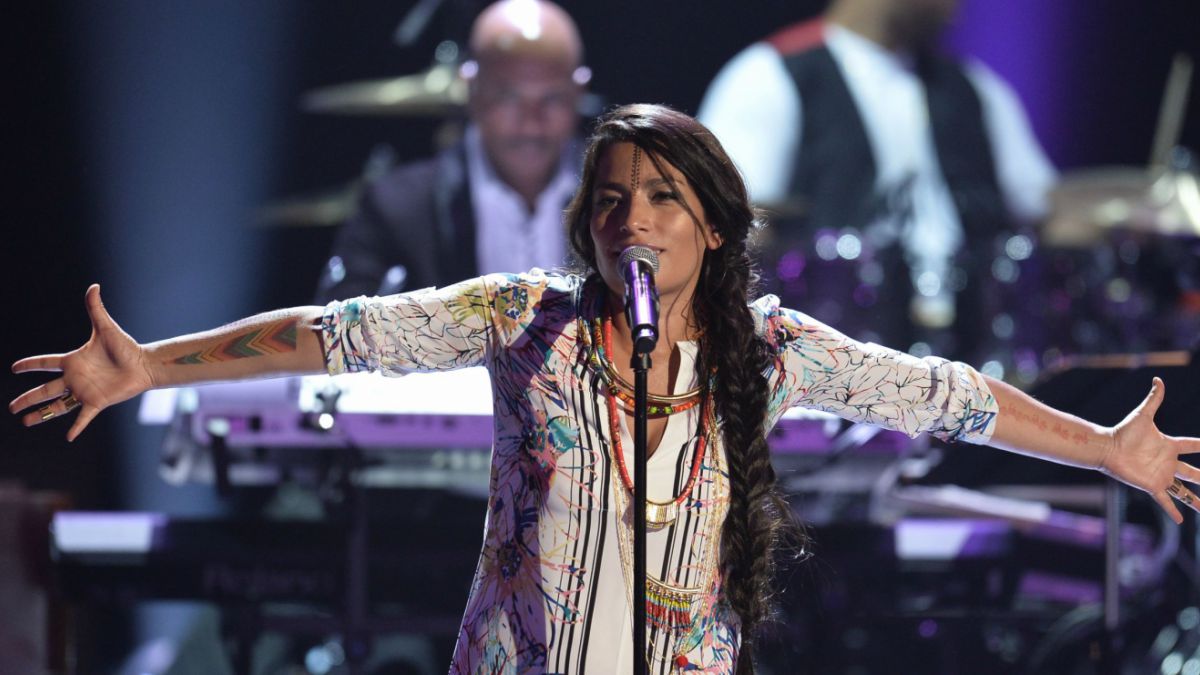 Anita Tijoux enterneció con foto de infancia en blanco y negro