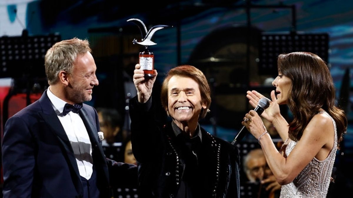 Los memes que dejó la aplaudida presentación de Raphael