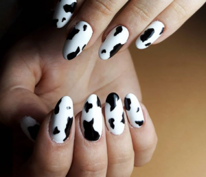 "Cow print": Descubre la nueva tendencia en manicure