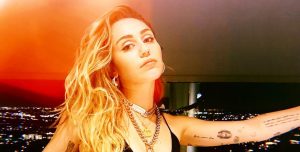 Miley Cyrus pide borrar de Internet polémica sesión de fotos