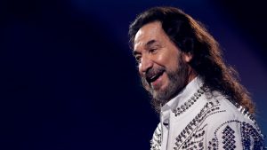 Bus de staff de Marco Antonio Solis cochó con un camión de combustible en México
