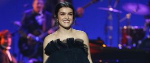 Cantante española Amaia Romero es duramente criticada por su look en los Premios Goya