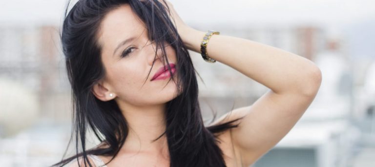 Así respondió Angie Alvarado a usuario que la criticó por sus fotos en Sidney