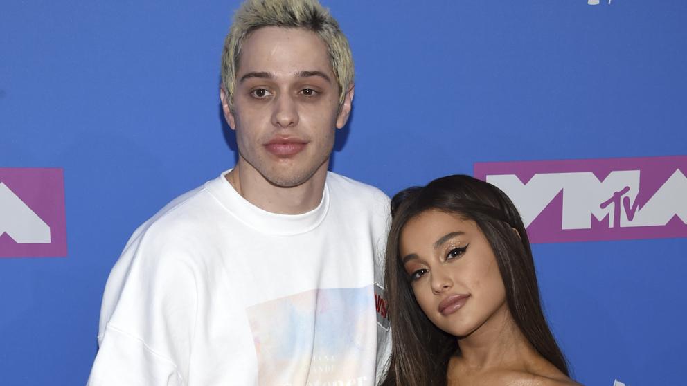 Ex pololo de Ariana Grande, Pete Davidson conquistó a una guapa actriz 20 años mayor que él