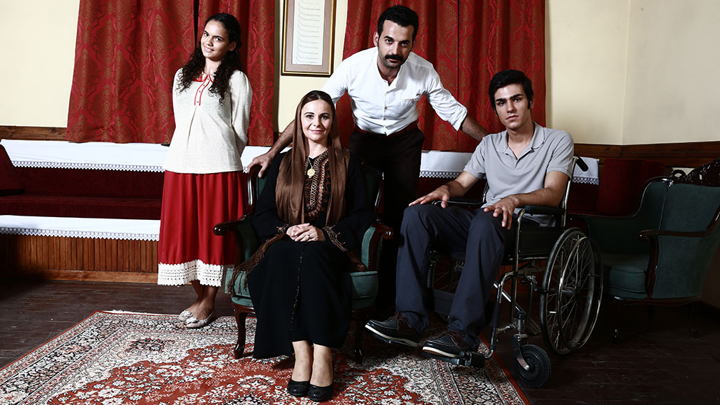 TVN da golpe a Canal 13 y supera a "Pacto de Sangre" en rating con "Esposa Joven"