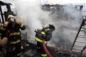 Menores de 2 y 7 años fallecieron tras incendio en su vivienda
