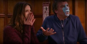 ¿Infantil? Televidentes divididos ante escena de esperada pelea en Casa de Muñecos