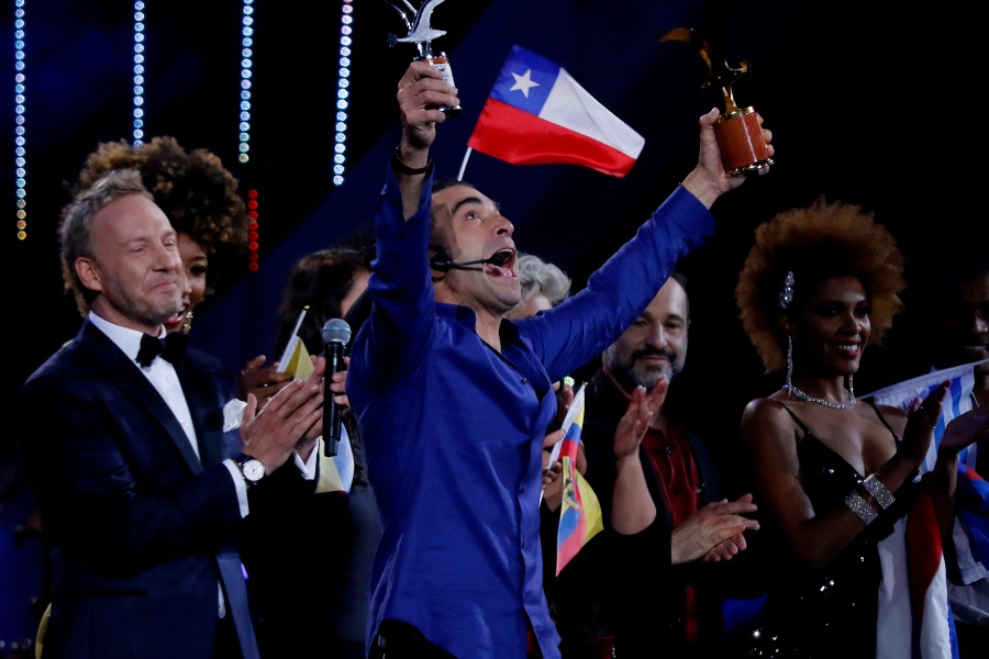 Jorge Alís volvió a encantar al "Monstruo" y desató ola de memes con su rutina