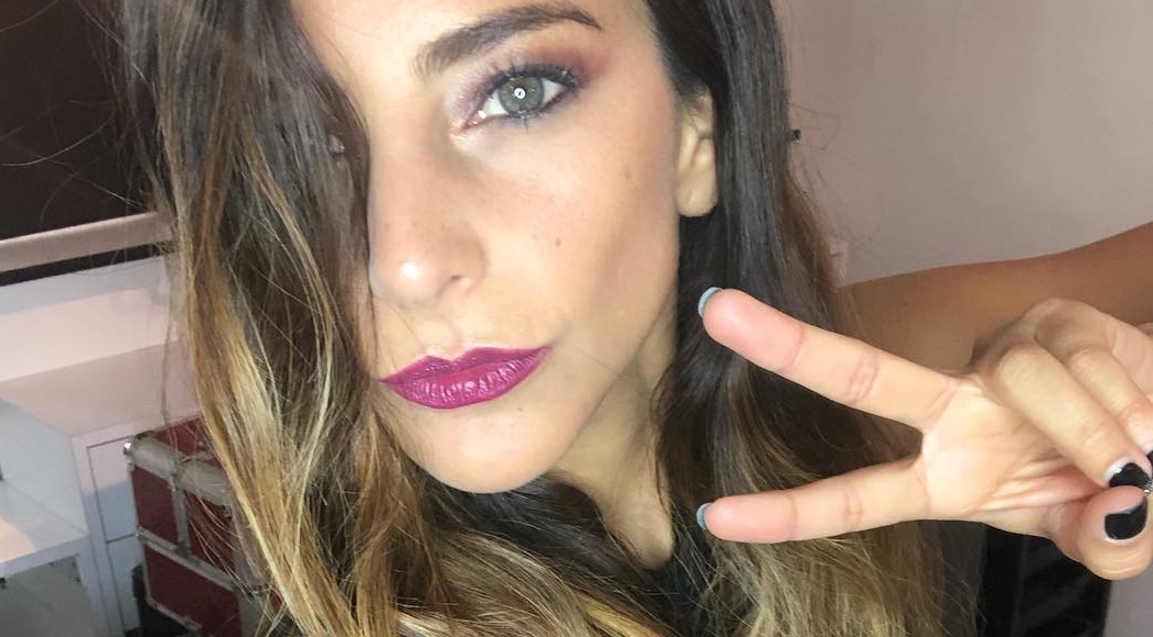 Daniela Castillo deleita a sus seguidores con elegante y sensual sesión de fotos