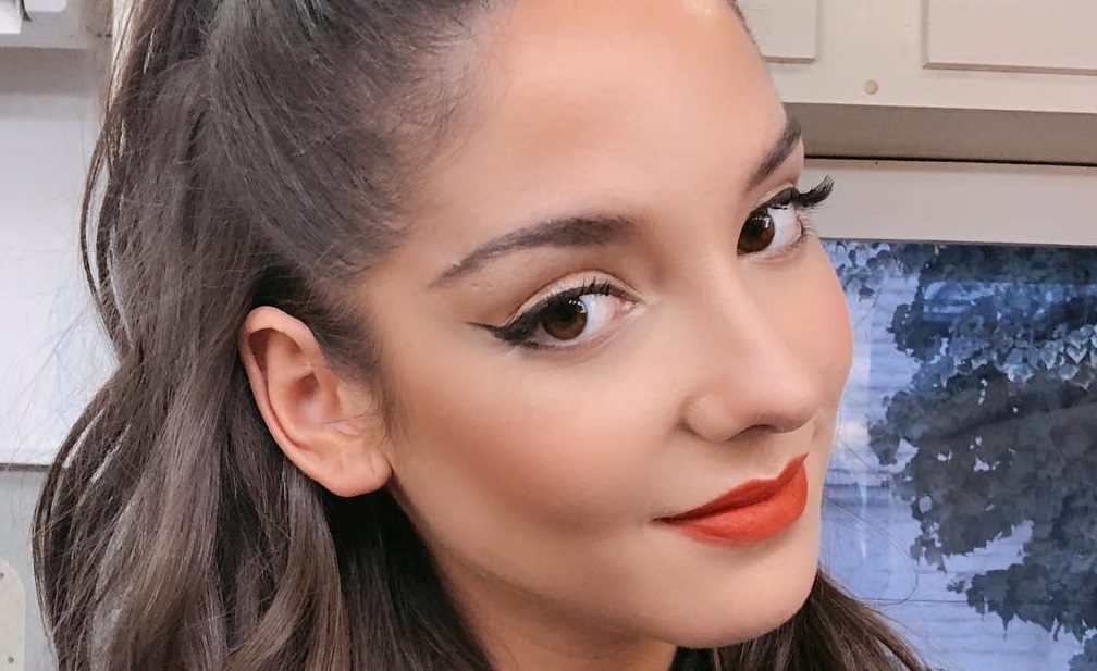 Kel Calderón impactó en redes con atrevido video en topless