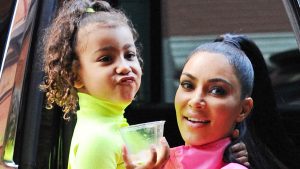 Hija de Kim Kardashian se luce en su primera portada de revista