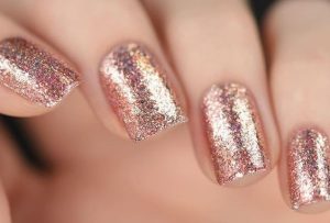 Rose Gold: Descubre el color de uñas que será tendencia este año