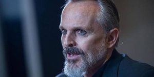 Miguel Bosé volvió a arremeter contra Bachelet: "Cobarde e indigna de su puesto"