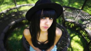 Hija influencer de "Lolo" Peña busca abrirse camino en la música