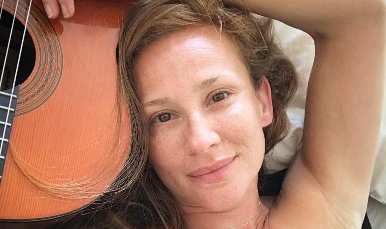 El divertido mensaje de Sigrid Alegría a los adolescentes y sus padres en cuarentena