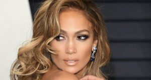 Buscan vetar la entrada de Jennifer López a Egipto tras usar atuendo "traslúcido"