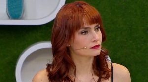 Begoña Basauri recibe duras críticas al compartir foto con mensaje feminista