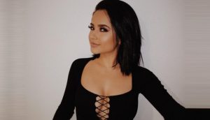 Becky G contó a quién le dedicó su canción "Mayores"