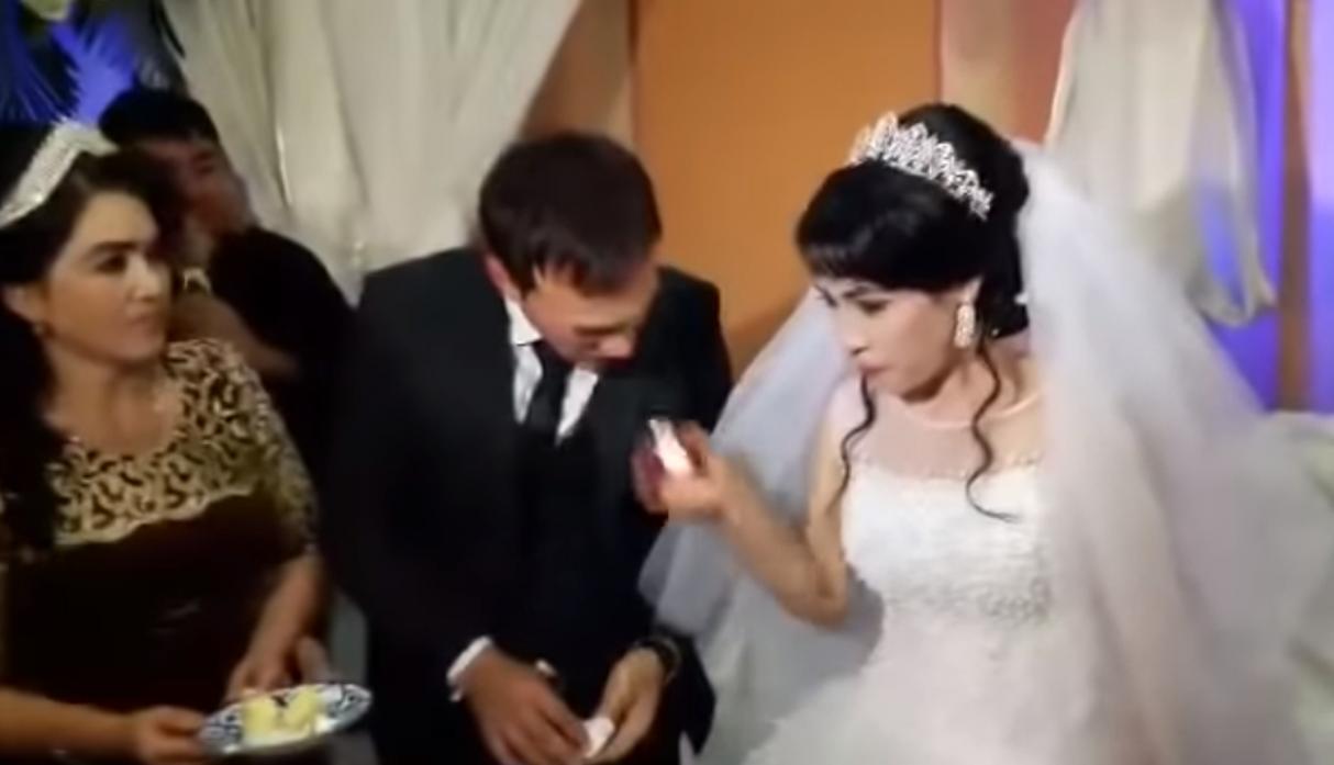 ¡Insólito! Novio golpeó a su esposa en plena boda tras hacerle una broma