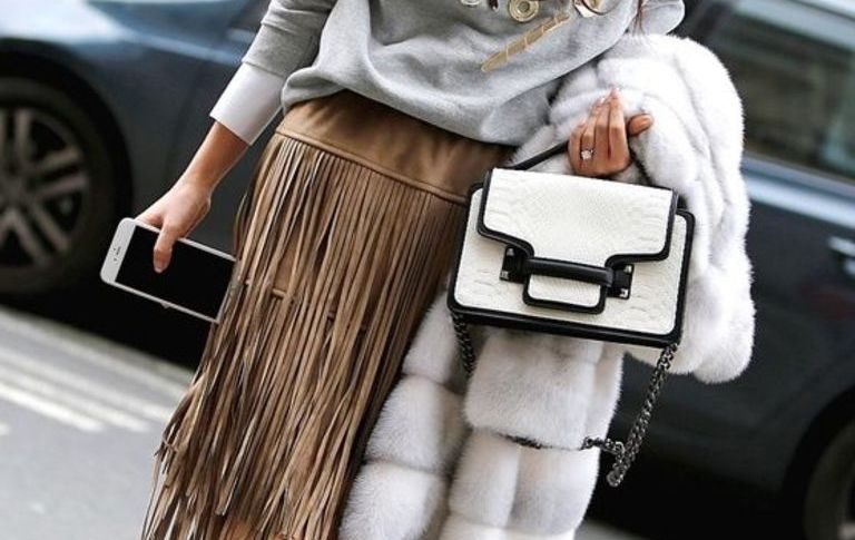 Faldas con flecos: Así es la moda que vuelve esta temporada