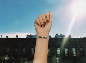 Así es como el feminismo se lleva marcado en la piel